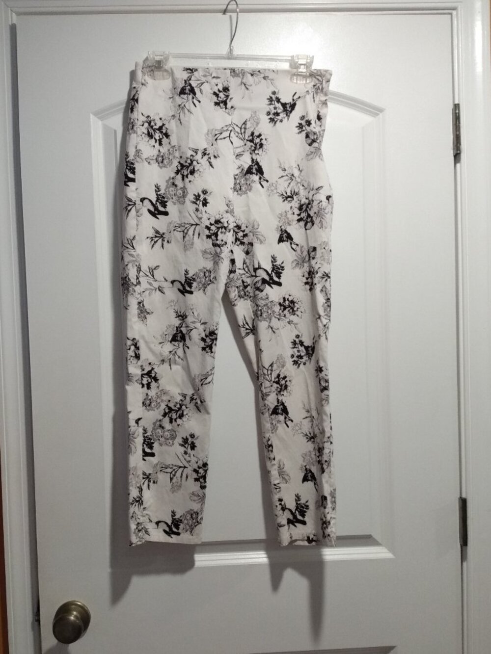Black and White Birds in Florals Printed Capris
